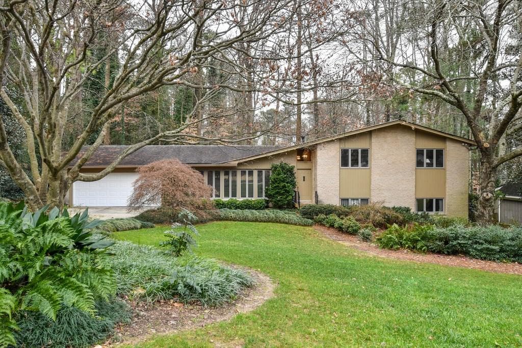 4 bedroom, 3,200 sq ft single family residence sold at 1141 BONVIEW Lane, Atlanta, GA 30324
