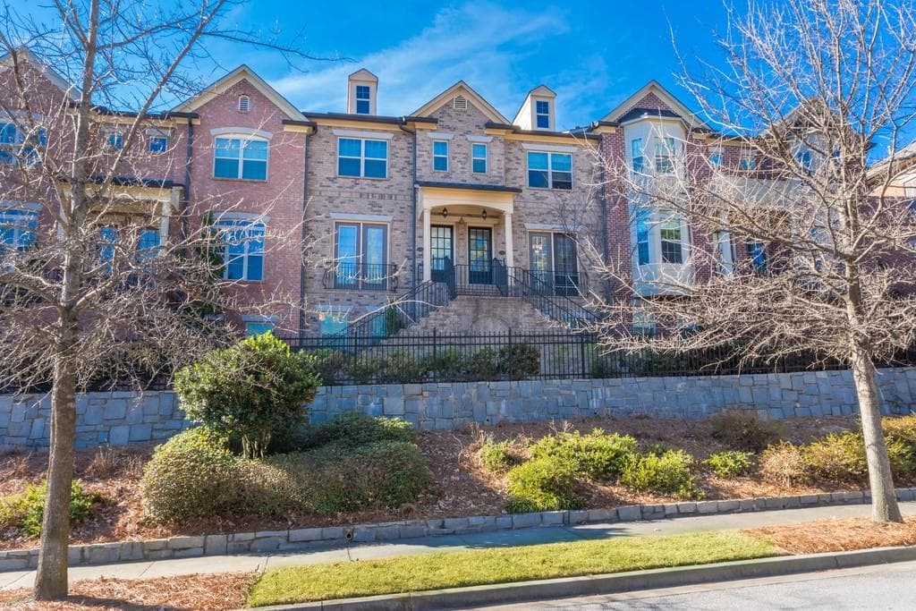 3 bedroom, 2,542 sq ft townhouse sold at 2812 Broughton Lane, Atlanta, GA 30339