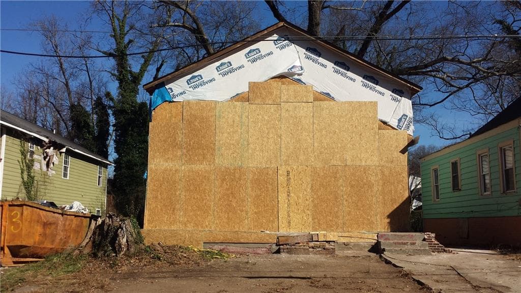 4 bedroom, 2,000 sq ft single family residence sold at 1085 White Oak Avenue, Atlanta, GA 30310