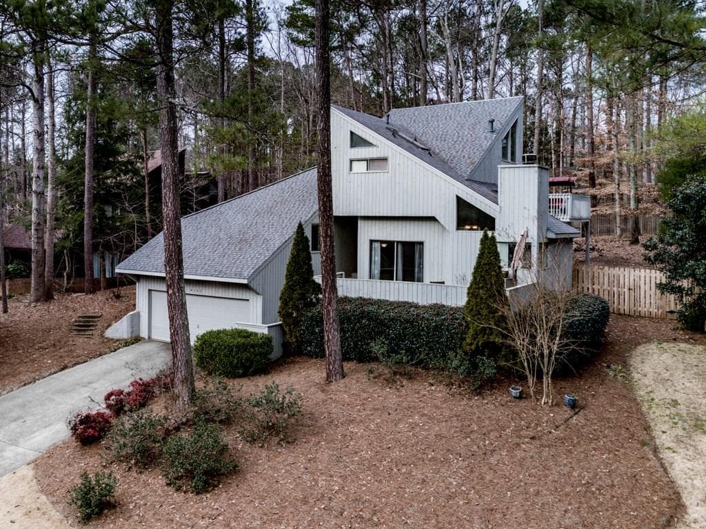 3 bedroom, 2,737 sq ft single family residence sold at 4162 Loch Highland Parkway, Roswell, GA 30075