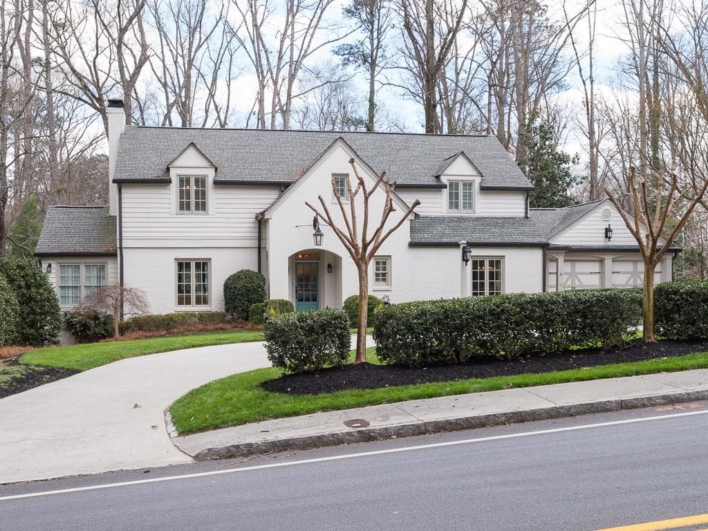4 bedroom, 4,000 sq ft single family residence sold at 3825 Peachtree Dunwoody Road, Atlanta, GA 30342