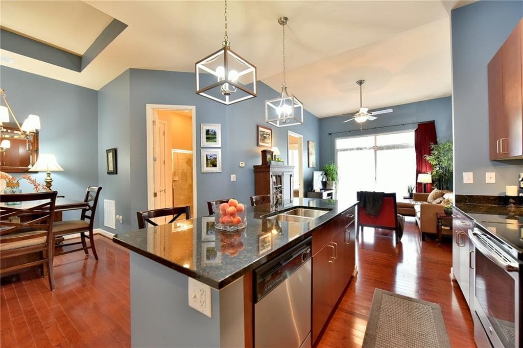 2 bedroom, 1,061 sq ft condominium sold at 711 Cosmopolitan Drive 100, Atlanta, GA 30324