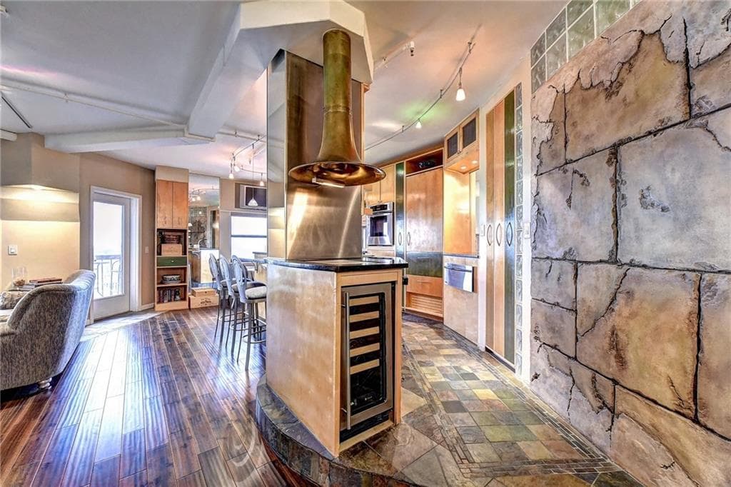 2 bedroom, 1,309 sq ft condominium sold at 795 Hammond Drive 2205, Atlanta, GA 30328