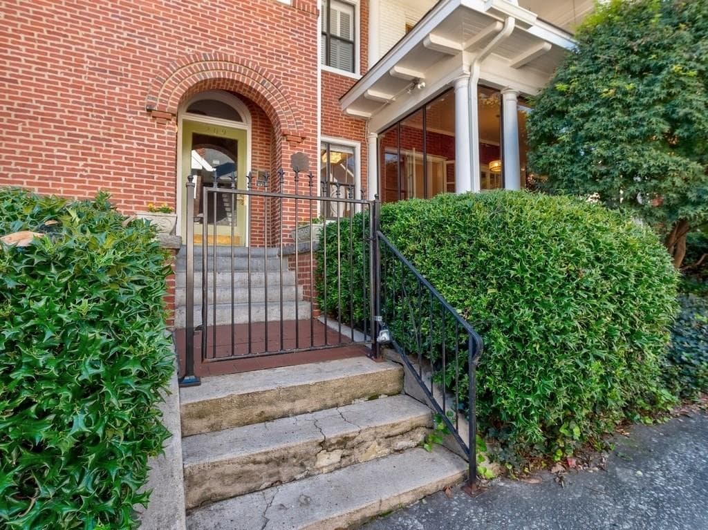 1 bedroom, 1,144 sq ft condominium sold at 209 3rd Street 3, Atlanta, GA 30308