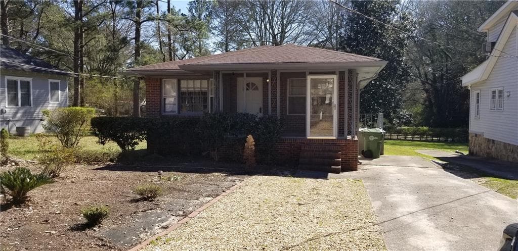 3 bedroom, 1,215 sq ft single family residence sold at 100 Peyton Road, Atlanta, GA 30311