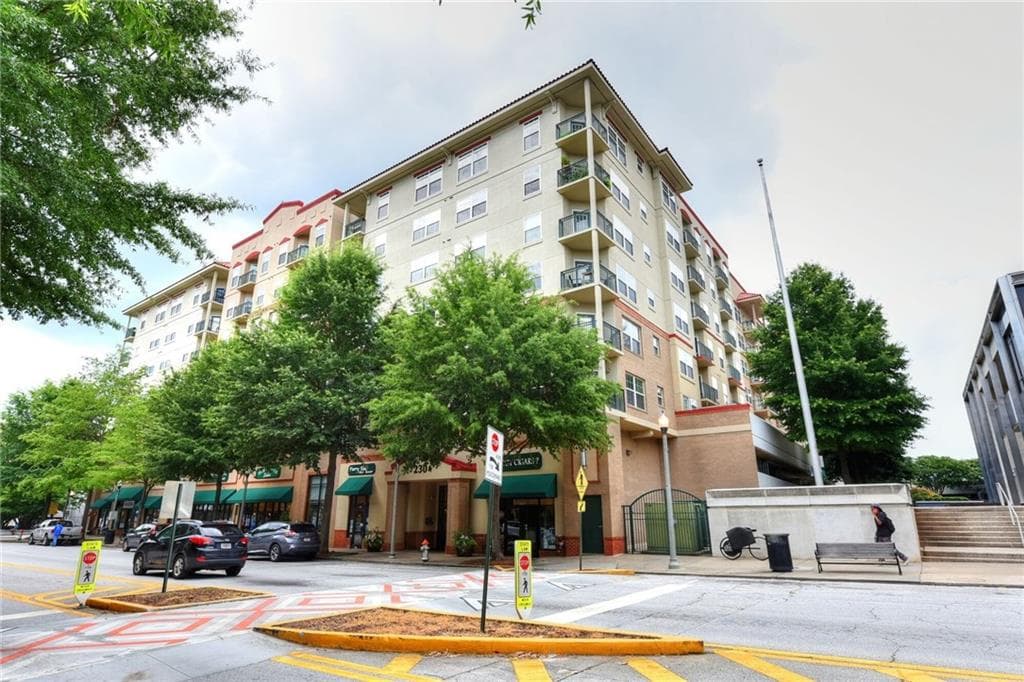 2 bedroom, 1,110 sq ft condominium sold at 230 E Ponce De Leon Avenue 207, Decatur, GA 30030