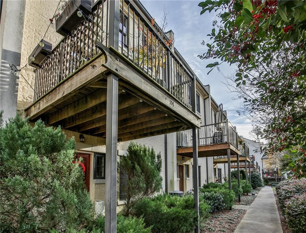 3 bedroom, 2,165 sq ft townhouse sold at 114 Knob Hills Circle, Decatur, GA 30030