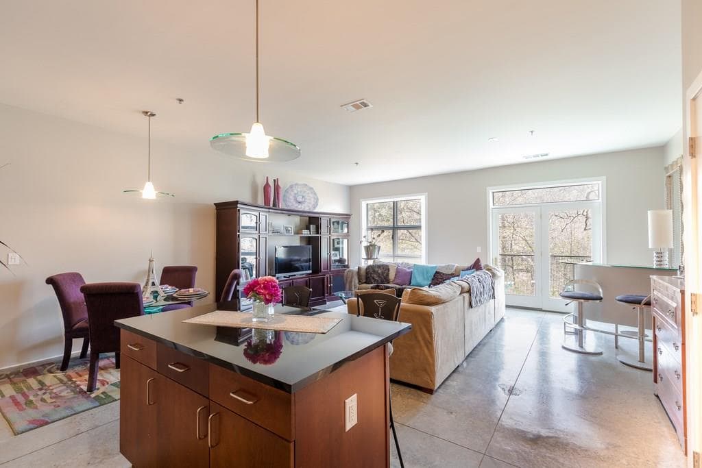 1 bedroom, 960 sq ft condominium sold at 560 DUTCH VALLEY Road 2312, Atlanta, GA 30324