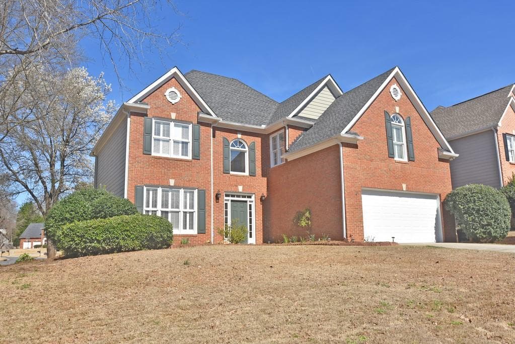 4 bedroom, 2,400 sq ft single family residence sold at 570 CAMBER WOODS Drive, Roswell, GA 30076