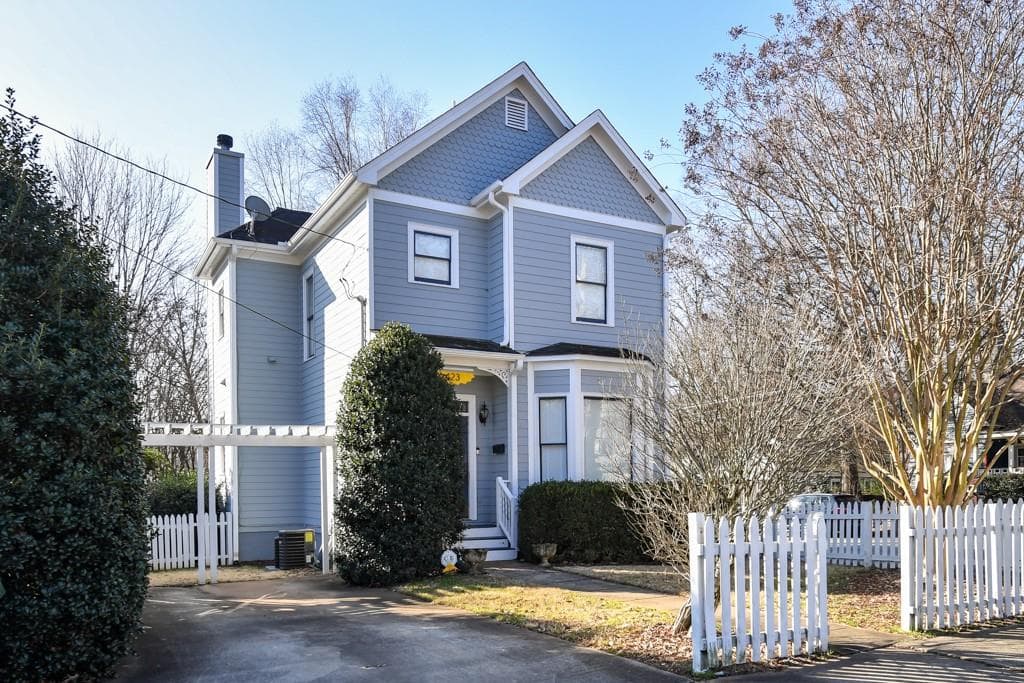 3 bedroom, 2,100 sq ft single family residence sold at 423 Atlanta Avenue, Atlanta, GA 30315