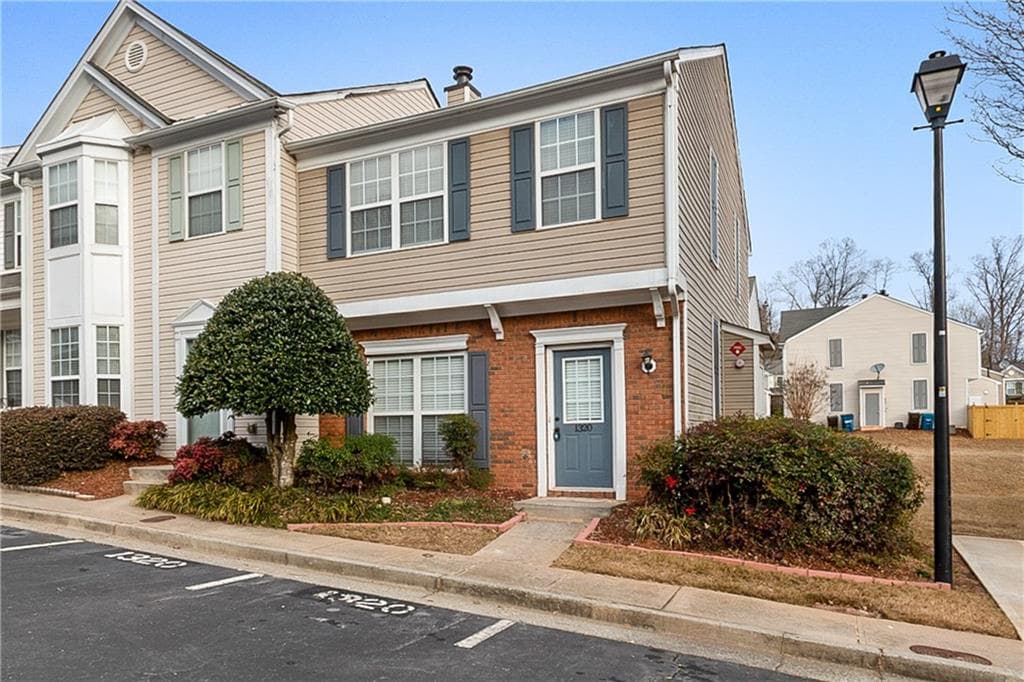 2 bedroom, 1,218 sq ft townhouse sold at 1320 KILMINGTON Court, Alpharetta, GA 30009