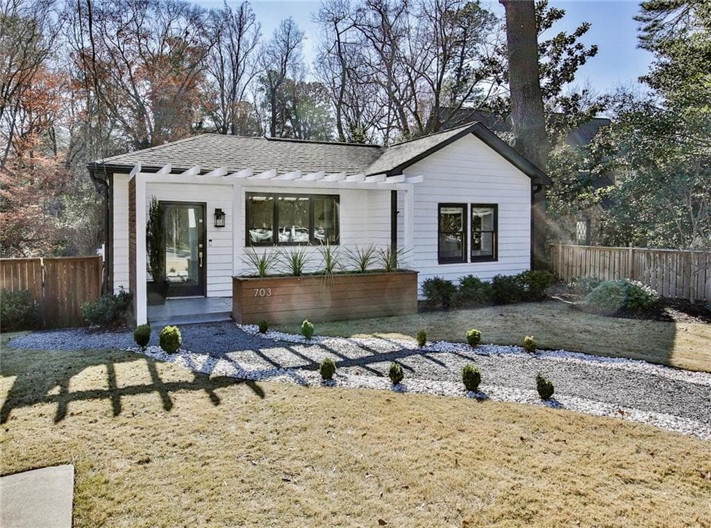 3 bedroom, 1,700 sq ft single family residence sold at 703 Martina Drive, Atlanta, GA 30305