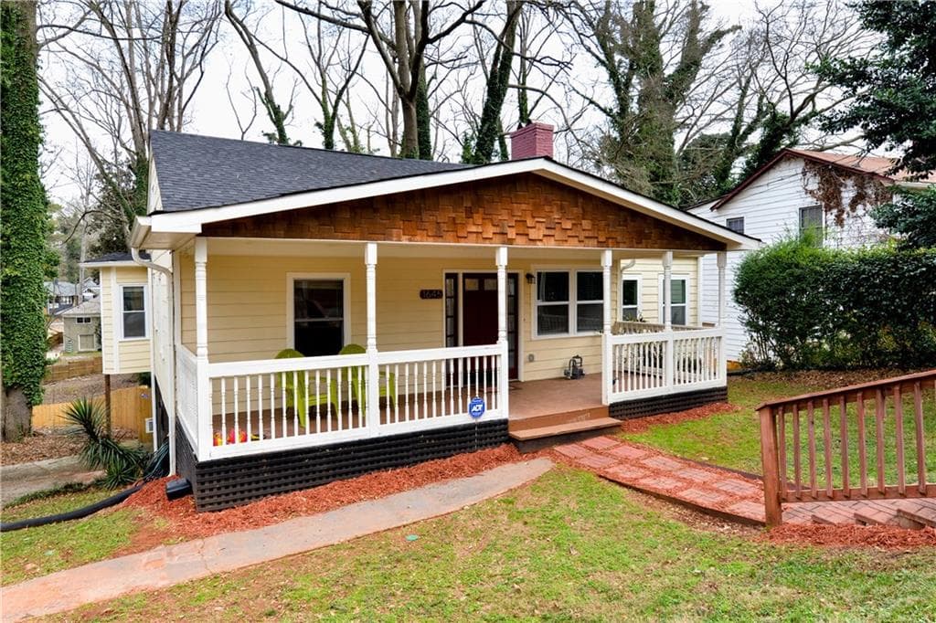 4 bedroom, 1,830 sq ft single family residence sold at 1645 Alvarado Terrace, Atlanta, GA 30310