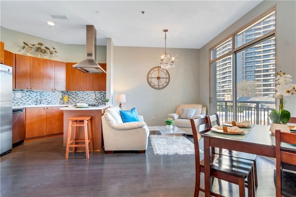1 bedroom, 652 sq ft condominium sold at 2626 Peachtree Road 702, Atlanta, GA 30305