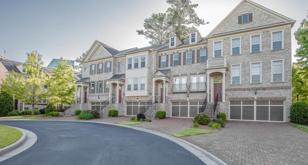 4 bedroom, 2,380 sq ft townhouse sold at 1023 E PACES Lane, Atlanta, GA 30326