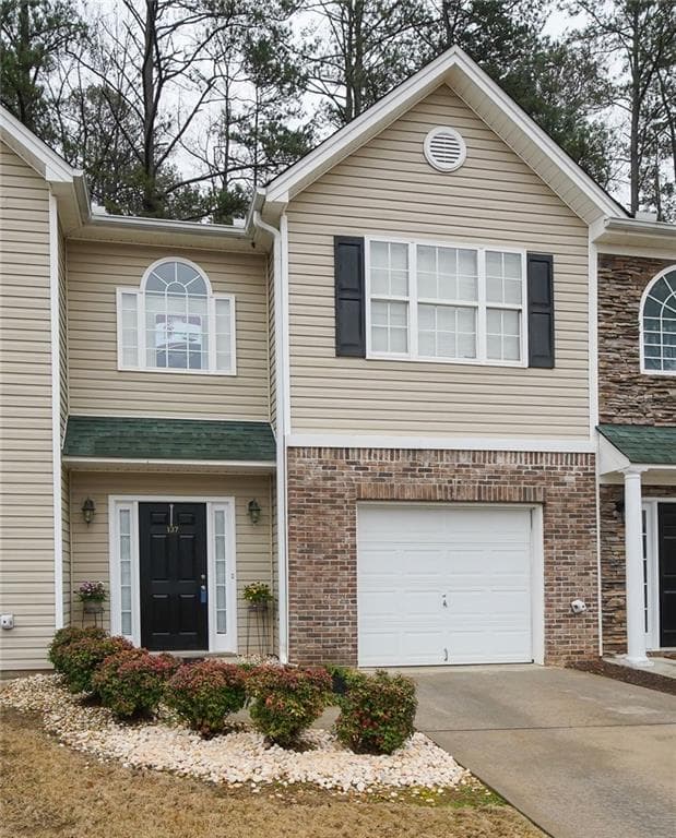 3 bedroom, 1,578 sq ft townhouse sold at 137 Creekwood Drive, Woodstock, GA 30188
