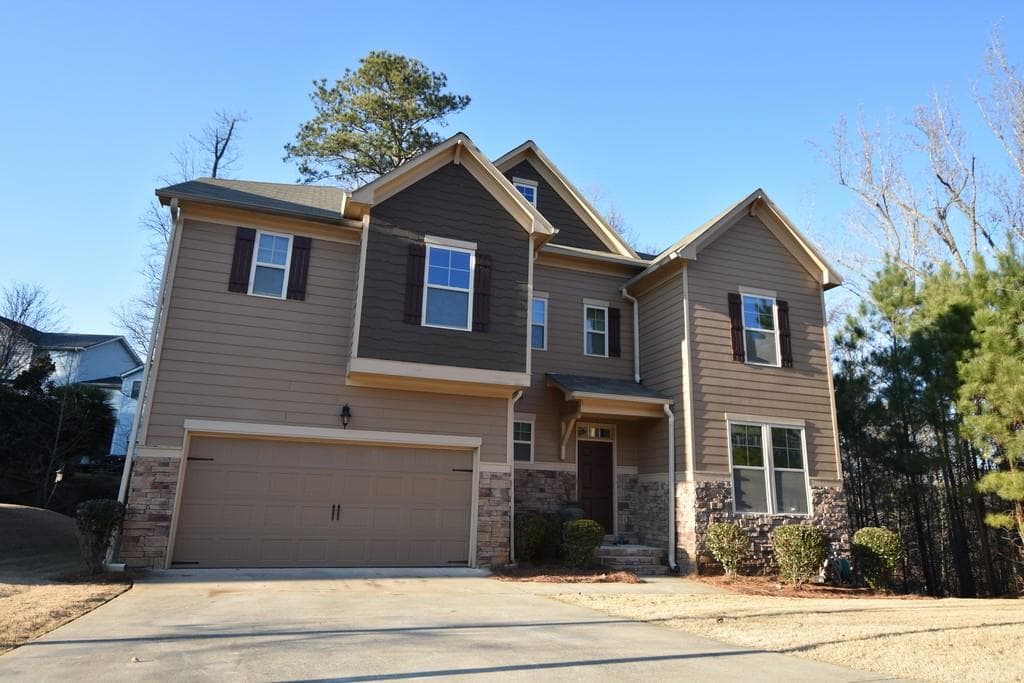 4 bedroom, 3,692 sq ft single family residence sold at 2795 Lions Gate Drive, Cumming, GA 30041