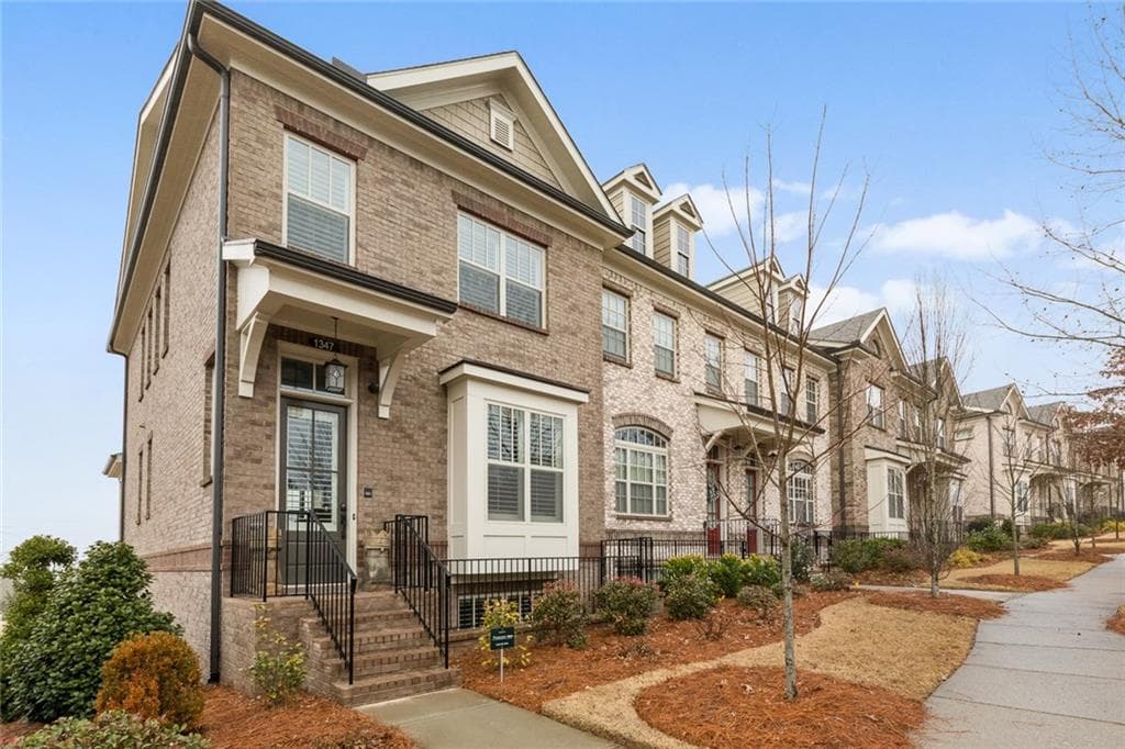 3 bedroom, 2,123 sq ft townhouse sold at 1347 Faircrest Way, Suwanee, GA 30024