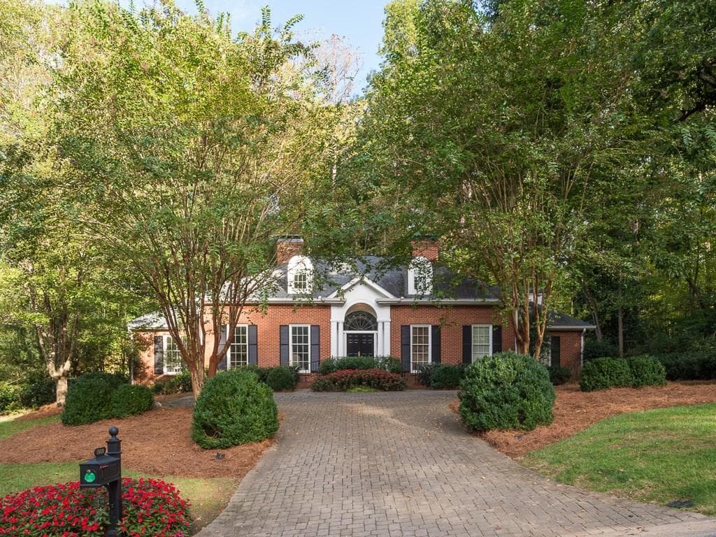 5 bedroom, 6,309 sq ft single family residence sold at 1000 Foxcroft Road, Atlanta, GA 30327