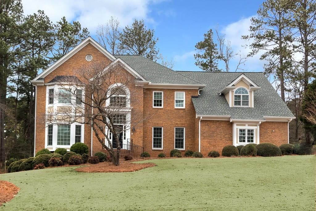 5 bedroom, 4,170 sq ft single family residence sold at 2830 Willow Green Court, Roswell, GA 30076