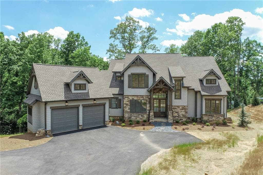 3 bedroom, 4,751 sq ft single family residence sold at 4528 Shirley Road, Gainesville, GA 30506