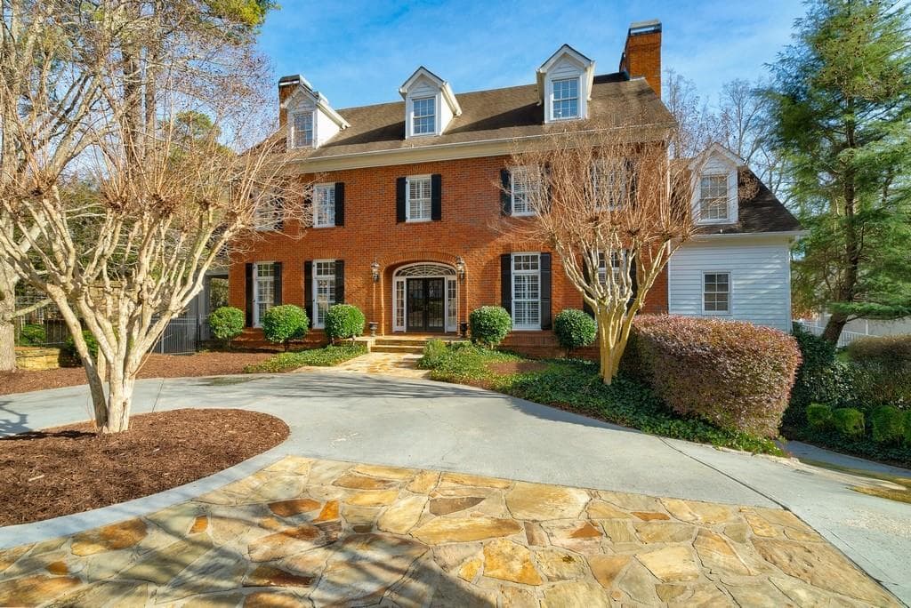 5 bedroom, 6,003 sq ft single family residence sold at 3835 Newport Bay Drive, Alpharetta, GA 30005