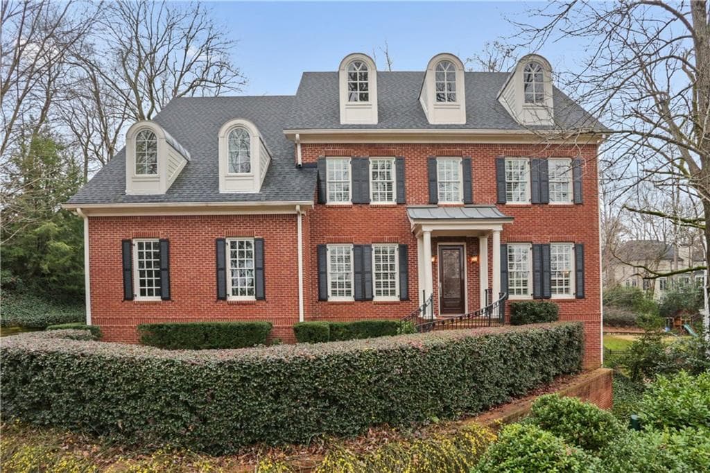 5 bedroom, 4,052 sq ft single family residence sold at 2820 Northside Drive, Atlanta, GA 30305