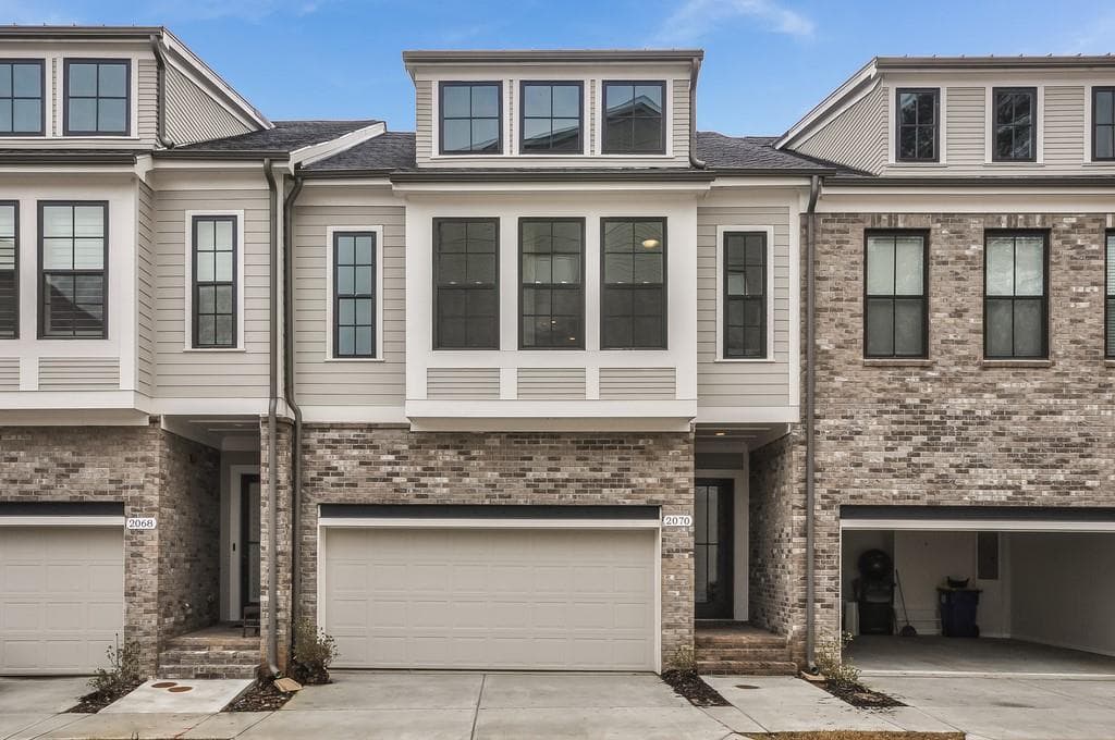 2070 Wheaton Way, Sandy Springs, GA 30328 — most recent listing photo