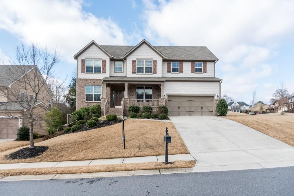 5 bedroom, 2,985 sq ft single family residence sold at 411 Castle Creek Drive, Woodstock, GA 30188