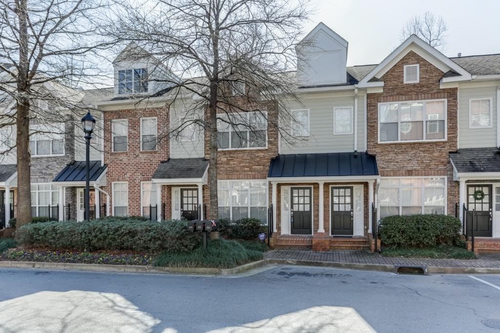 1 bedroom, 1,224 sq ft townhouse sold at 1171 Glenridge Place, Atlanta, GA 30342