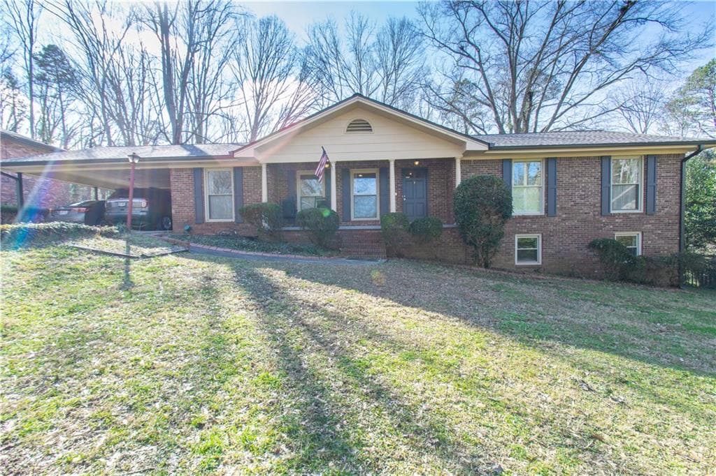 5 bedroom, 3,700 sq ft single family residence sold at 689 Robinhood Trail, Gainesville, GA 30501