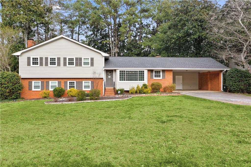 5 bedroom, 2,575 sq ft single family residence sold at 1983 Gainsborough Drive, Atlanta, GA 30341