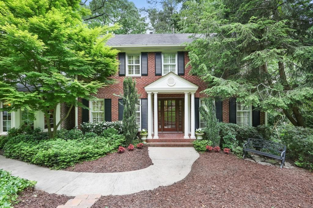3 bedroom, 3,100 sq ft single family residence sold at 2620 Brookdale Drive, Atlanta, GA 30305