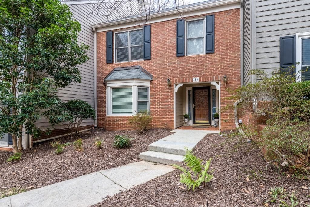 3 bedroom, 1,946 sq ft townhouse sold at 704 Bainbridge Drive, Atlanta, GA 30327