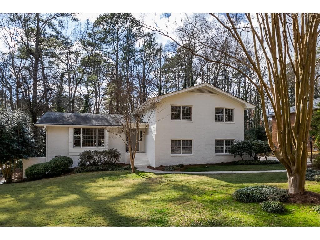 3 bedroom, 2,918 sq ft single family residence sold at 1998 Gainsborough Drive, Atlanta, GA 30341