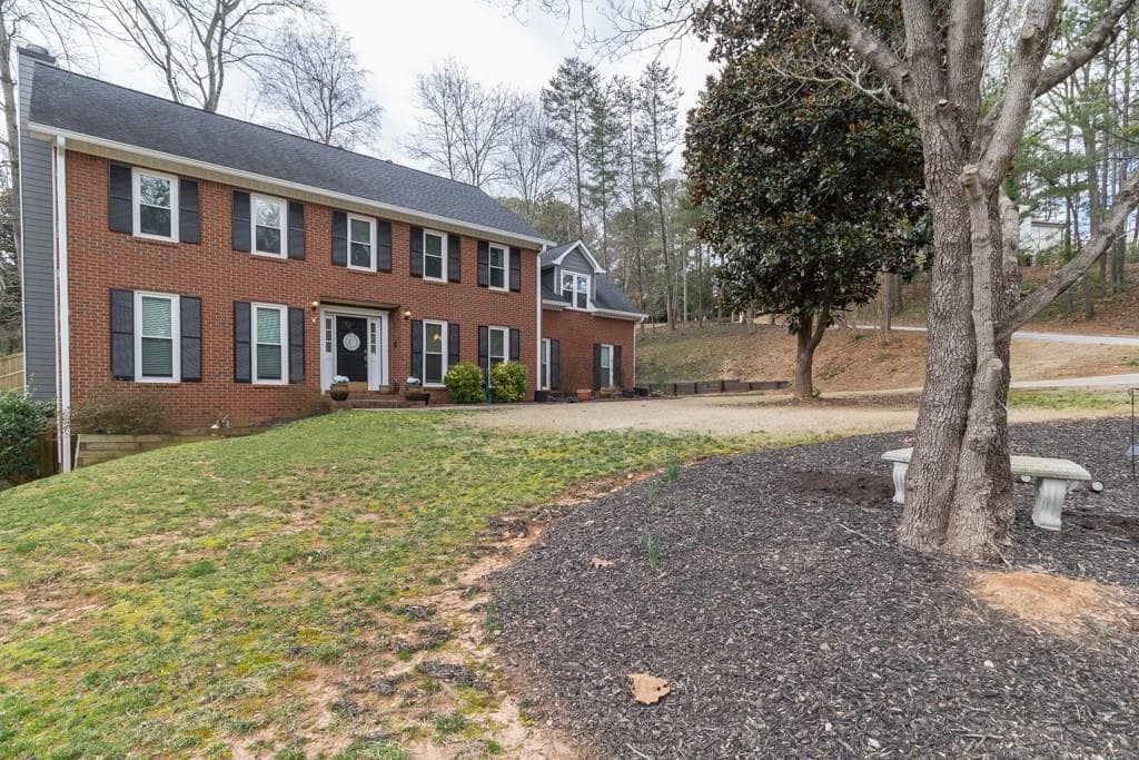 4 bedroom, 2,584 sq ft single family residence sold at 4488 King Springs Road, Smyrna, GA 30082