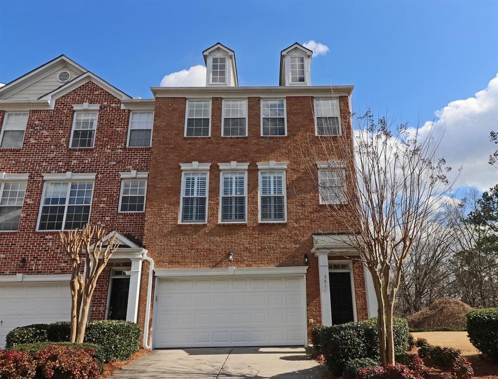 4 bedroom, 2,460 sq ft townhouse sold at 3811 Chattahoochee Summit Drive, Atlanta, GA 30339