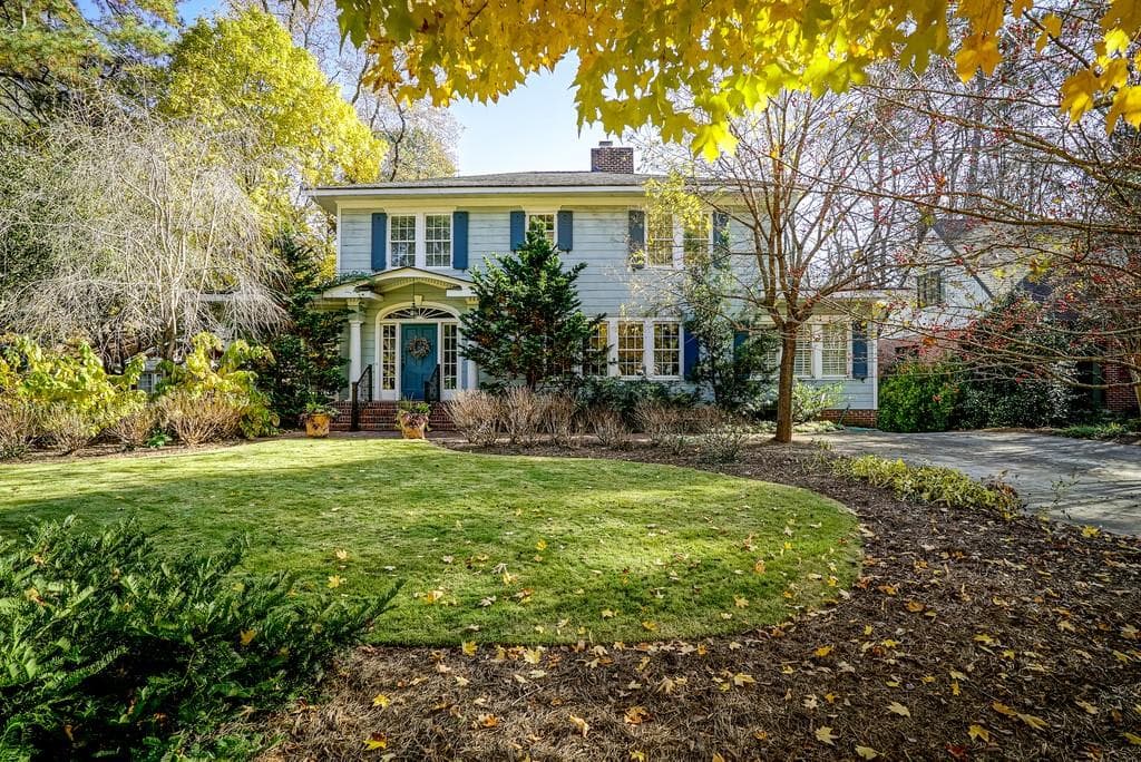 6 bedroom, 4,628 sq ft single family residence sold at 1727 Ridgewood Drive, Atlanta, GA 30307