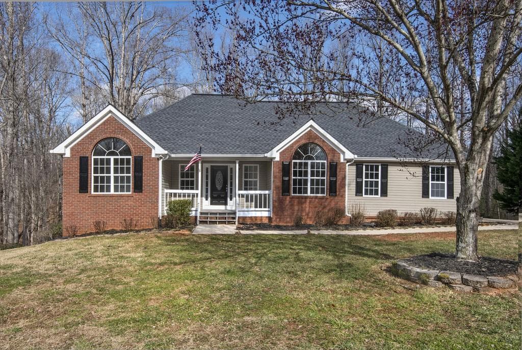 3 bedroom, 1,288 sq ft single family residence sold at 3876 BERKSHIRE RIDGE Drive, Gainesville, GA 30506