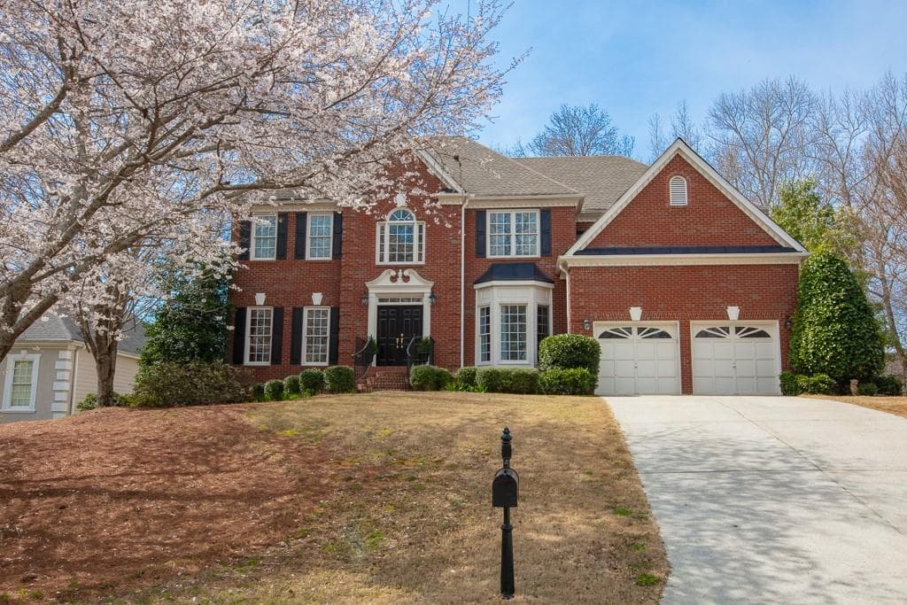 5 bedroom, 4,284 sq ft single family residence sold at 3340 Parsons Run, Suwanee, GA 30024