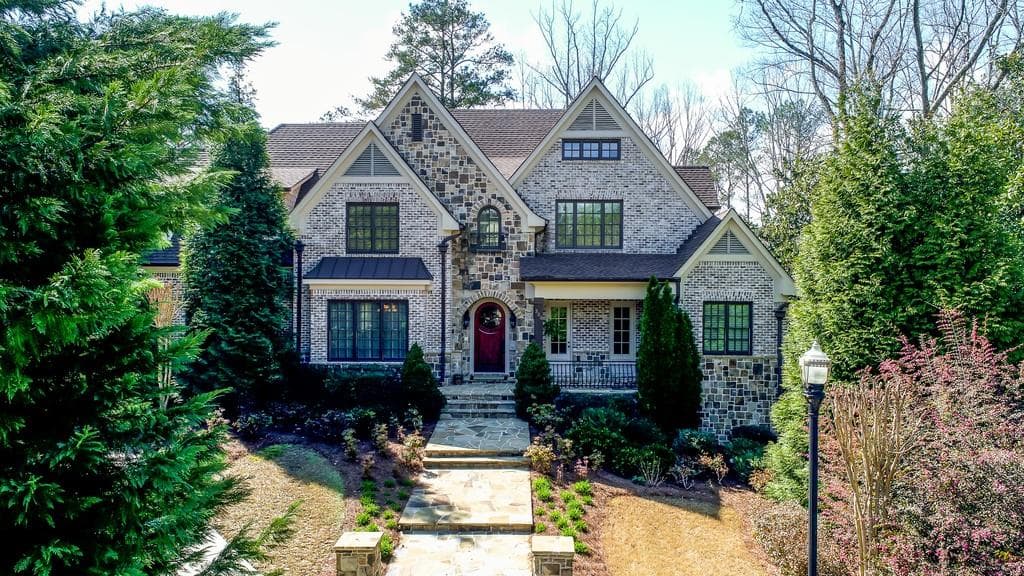 6 bedroom, 9,948 sq ft single family residence sold at 330 Long Glen Drive, Atlanta, GA 30327