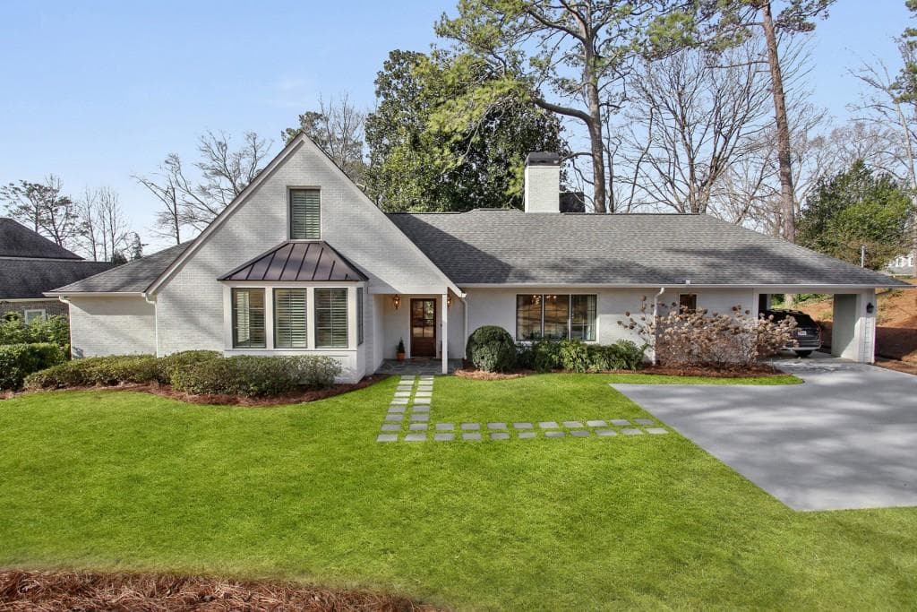 4 bedroom, 3,290 sq ft single family residence sold at 4550 E Conway Drive, Atlanta, GA 30327