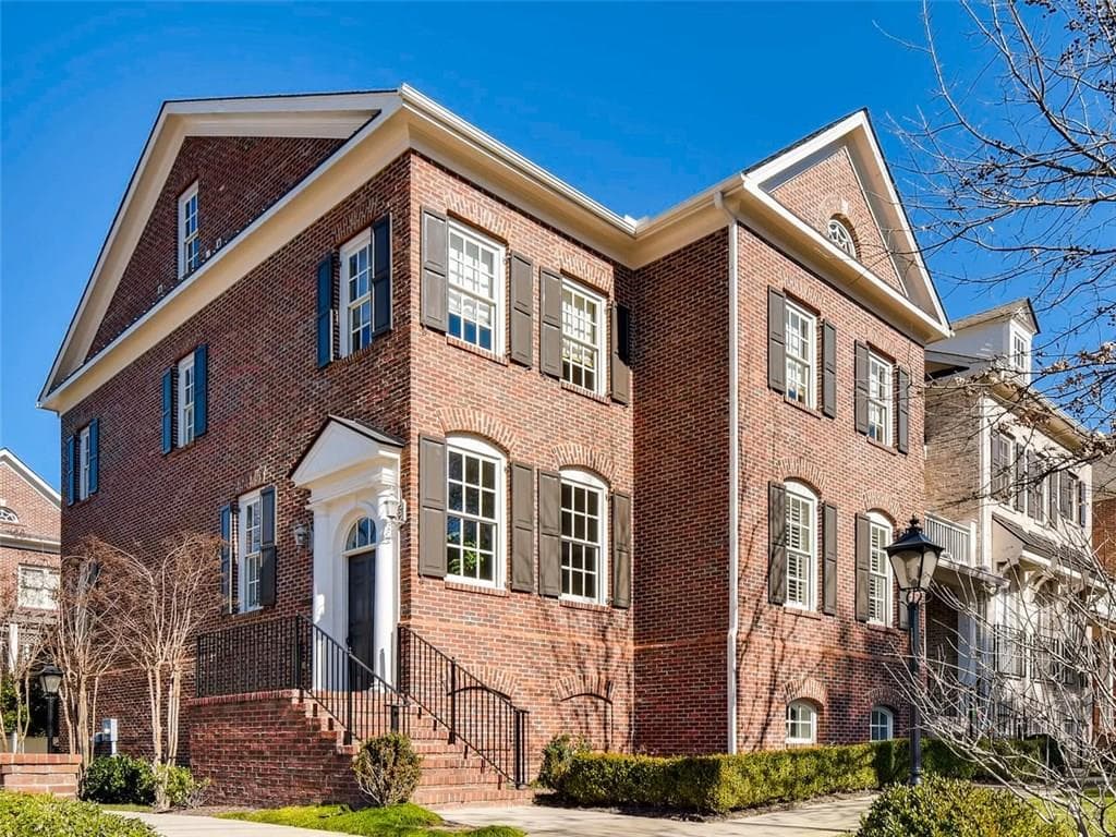 4 bedroom, 4,389 sq ft townhouse sold at 3585 Roxboro Road 6, Atlanta, GA 30326