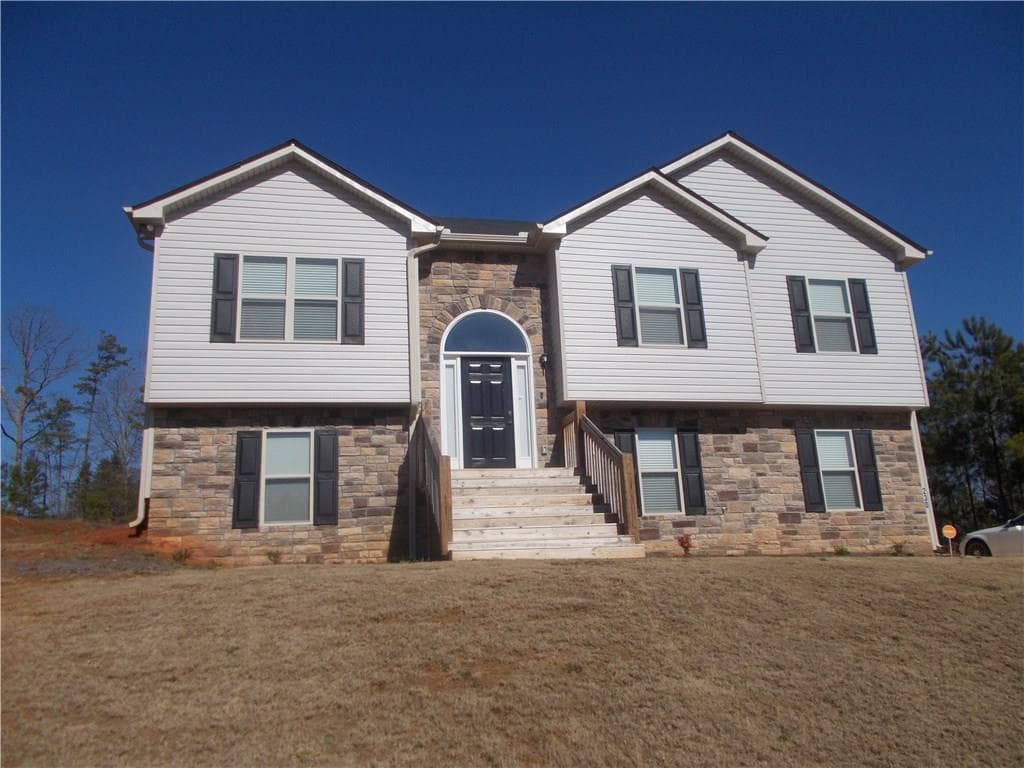4 bedroom, 2,400 sq ft single family residence sold at 230 Oak Meadows Place, Covington, GA 30016