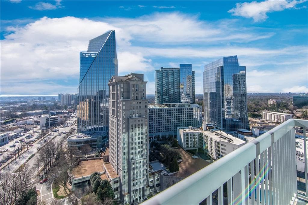 1 bedroom, 706 sq ft condominium sold at 3324 Peachtree Road 2004, Atlanta, GA 30326