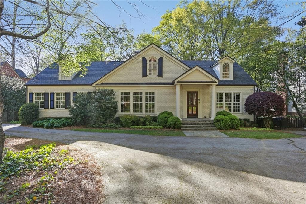 5 bedroom, 4,559 sq ft single family residence sold at 2864 Arden Road, Atlanta, GA 30327