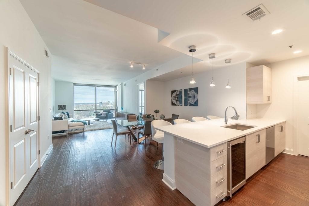 2 bedroom, 1,744 sq ft condominium sold at 270 17th Street 1904, Atlanta, GA 30363