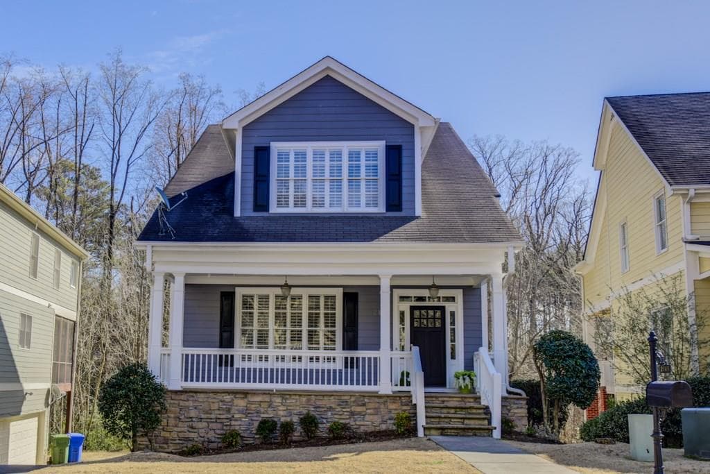 3 bedroom, 2,032 sq ft single family residence sold at 2185 Parkview Run, Atlanta, GA 30318