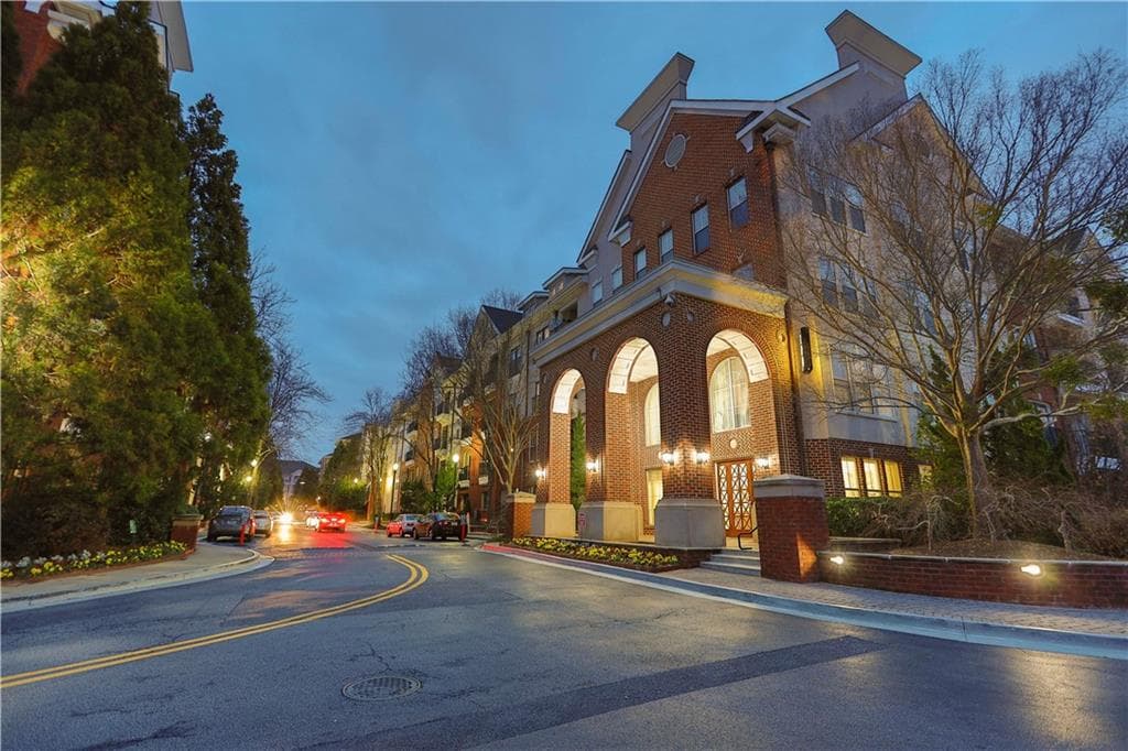 2 bedroom, 2 bathroom, 1,168 sq ft condominium sold at 1850 Cotillion Drive 3207, Atlanta, GA 30338
