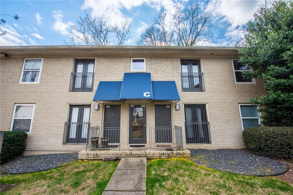 2 bedroom, 1 bathroom, 812 sq ft condominium sold at 2023 oakview Road 322, Atlanta, GA 30317